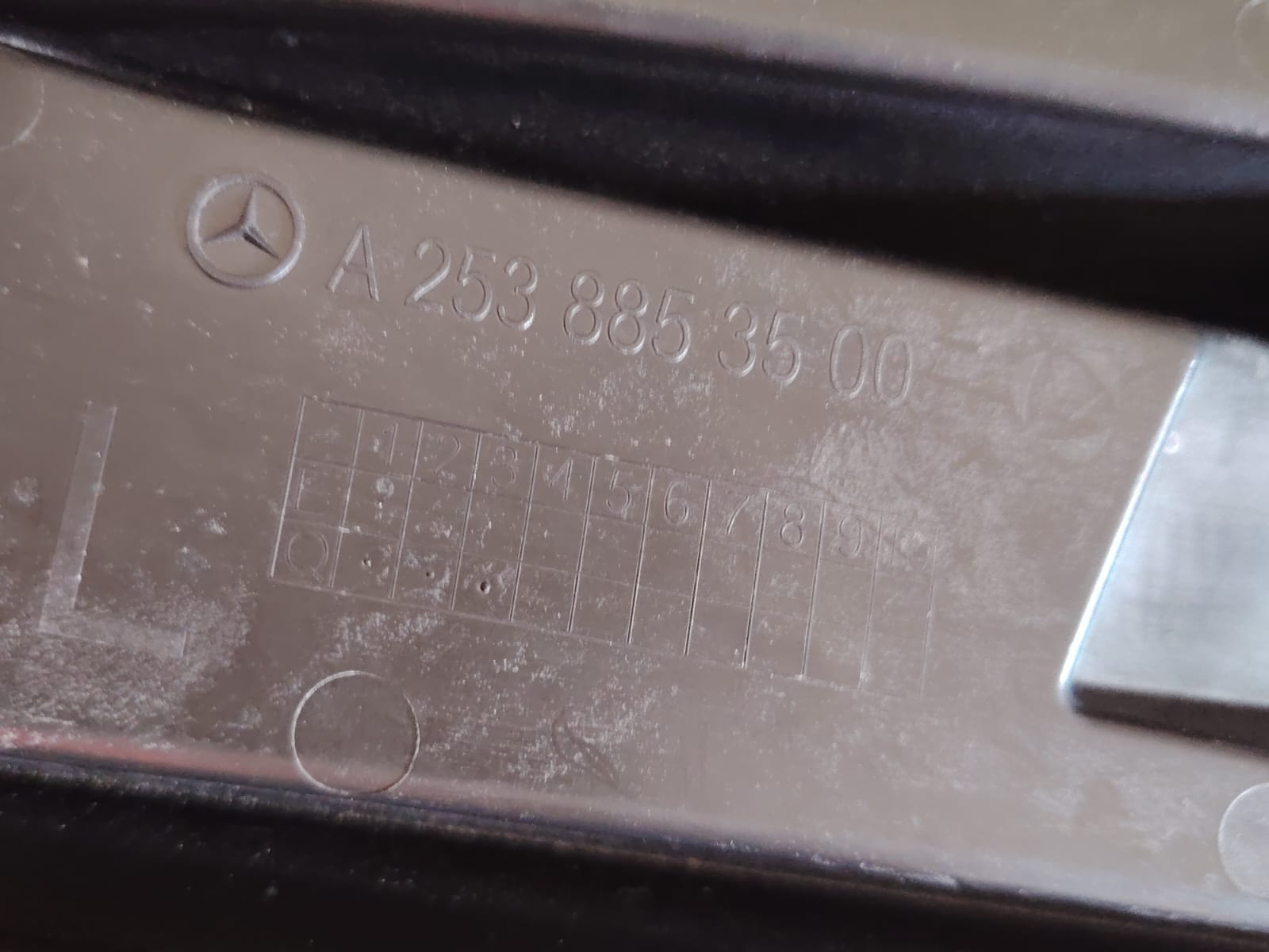 PARRILLA DELANTERA INFERIOR LH, MERCEDES BENZ GLC 253, 2016-2018 #A2538853500